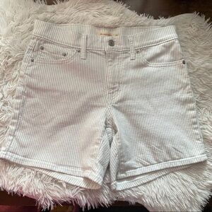 Levi’s Mid-length shorts. Size 29
